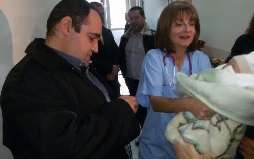 На тържествена церемония, изписаха първото бебе на 2015 в "МБАЛ - Благоевград" АД