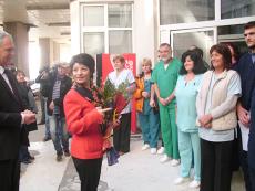 Здравният министър Д. Атанасова бе посрещната от спешните медици, на "МБАЛ - Благоевград" и Спешен център
